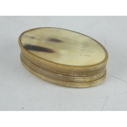 171 - An antique horn snuff box. Measuring 8cm x 5cm x 2cm.