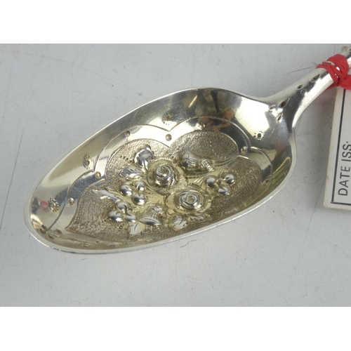 177 - A stunning antique Sterling silver serving spoon by maker William Shaw, London 1770. Weighing 72gram... 