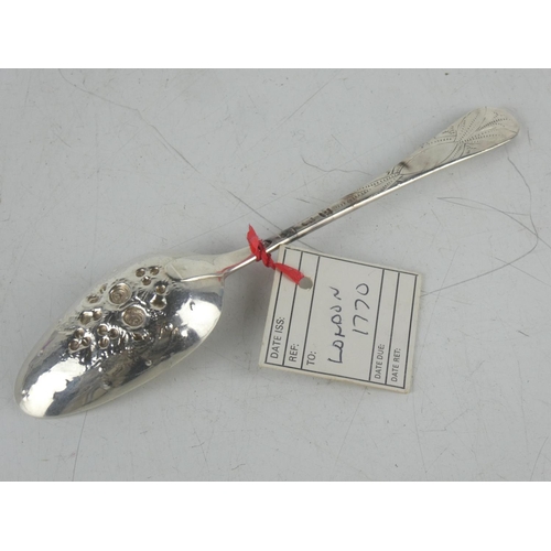 177 - A stunning antique Sterling silver serving spoon by maker William Shaw, London 1770. Weighing 72gram... 