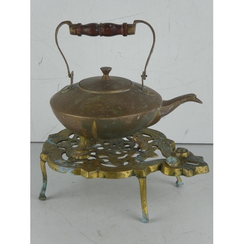 190 - A vintage brass trivet in the style of a frog and teapot.