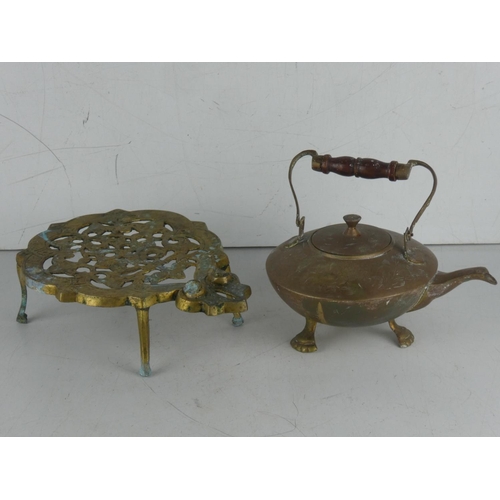 190 - A vintage brass trivet in the style of a frog and teapot.