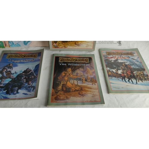 266 - A boxed Advanced Dungeons & Dragons Forgotten Realms - The North Guide to The Savage Frontier.