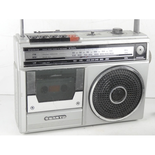 360 - A vintage Sanyo radio & another.