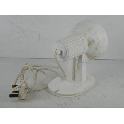 389 - A vintage/ retro infra red lamp.