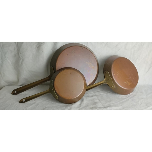 400 - A set of 3 antique copper & brass saucepans.