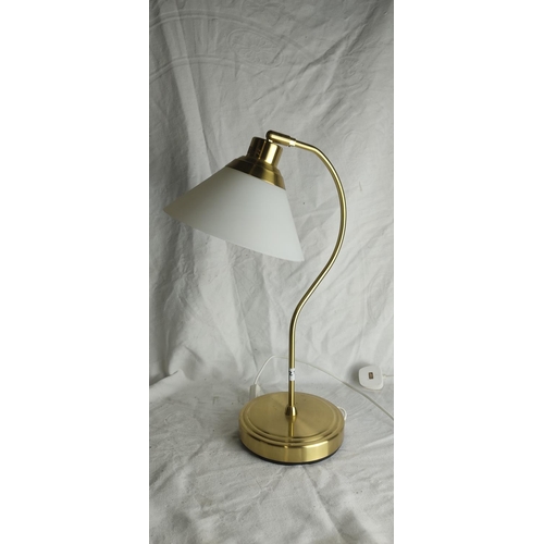 427 - A modern brass table lamp.