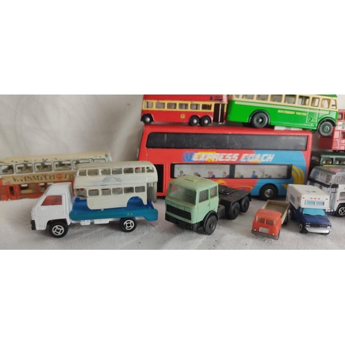 442 - A large collection of model vehicles.