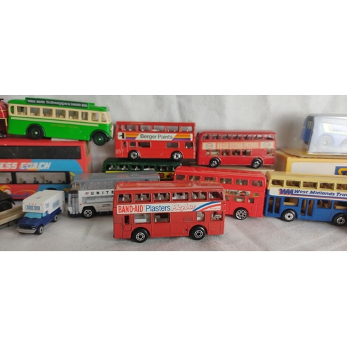 442 - A large collection of model vehicles.