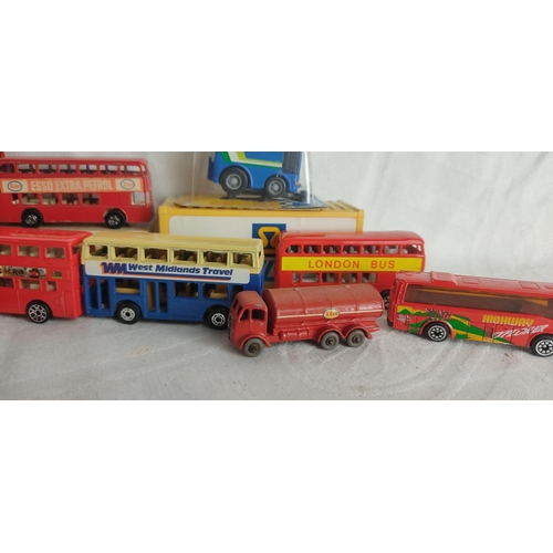 442 - A large collection of model vehicles.