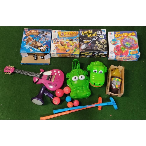 453 - An assortment of games to include Ker-Plunk, Buckaroo & more.