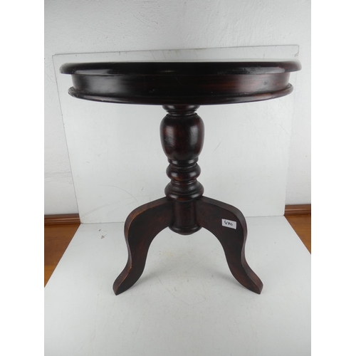 470 - A mahogany circular lamp table on tripod base.