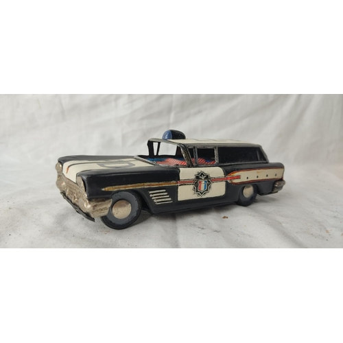 492 - A vintage Japanese tin plate '677' police car.