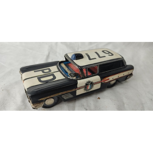 492 - A vintage Japanese tin plate '677' police car.