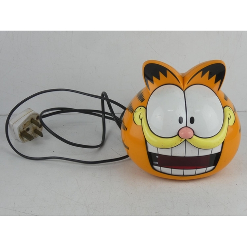 15 - A vintage/ retro Garfield clock radio.