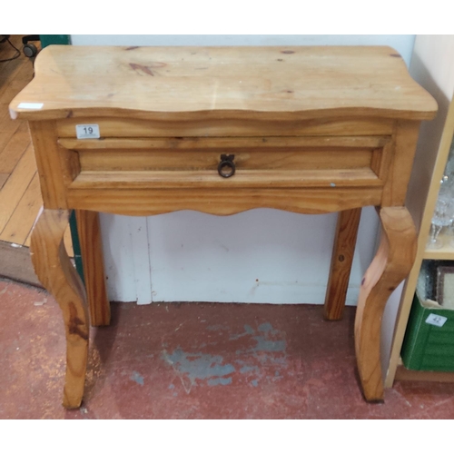 19 - A pine console table with drawer. 74x33x76cm.