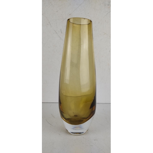 24 - A vintage/ Mid Century coloured glass vase, measuring 26cm tall.