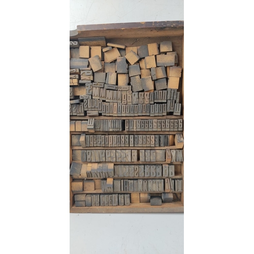 40 - A vintage printers typeset tray with collection of wood block letters.