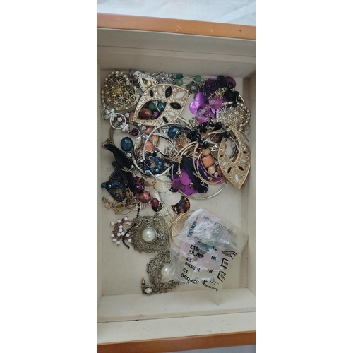 55 - A decorative jewellery case (a/f) with lot of assorted costume jewellery.