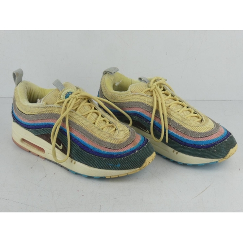 121 - A pair of vintage size 5.4 Nike Air Max trainers by designer Sean Wotherspoon.