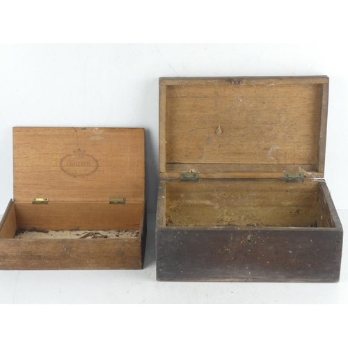 200 - A vintage wooden jewellery box and a cigar box containing a lot of garden plant makers.