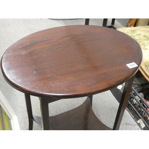 494 - An oval topped lamp table with undershelf.