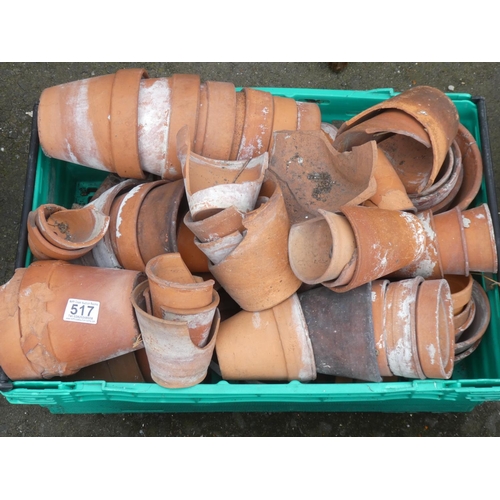 517 - A large job lot of terracotta plant pots (a/f).