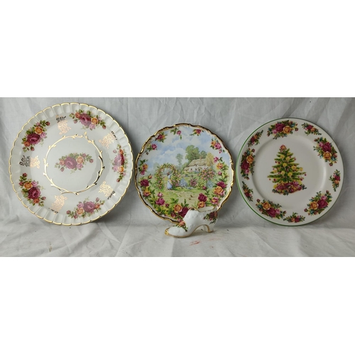 204 - Three pieces of Royal Albert Old Country Rose ware and another similar patterned plate.