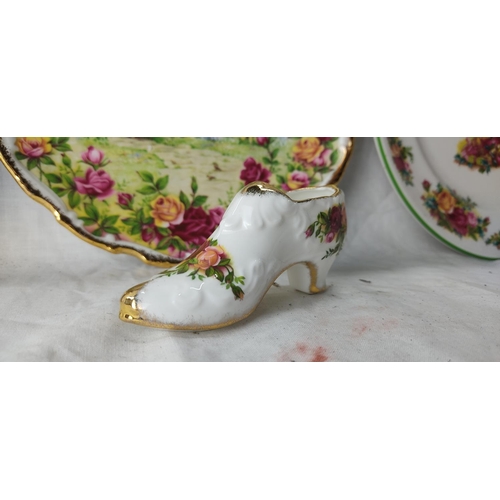 204 - Three pieces of Royal Albert Old Country Rose ware and another similar patterned plate.