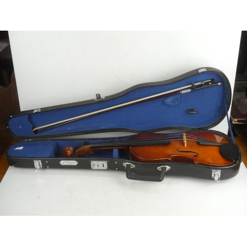 10 - A vintage cased Skylark violin.