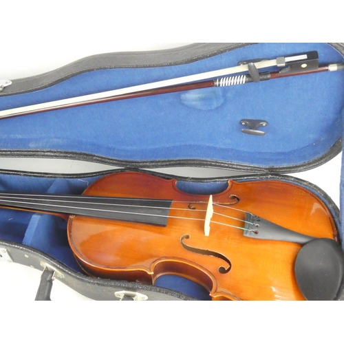 10 - A vintage cased Skylark violin.