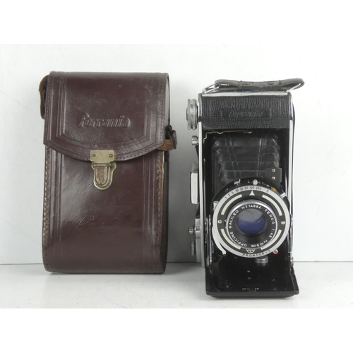 18 - A vintage leather cased Ferrania 'Officine Galileo No 14884 camera.