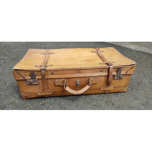 120 - A stunning vintage leather luggage case.