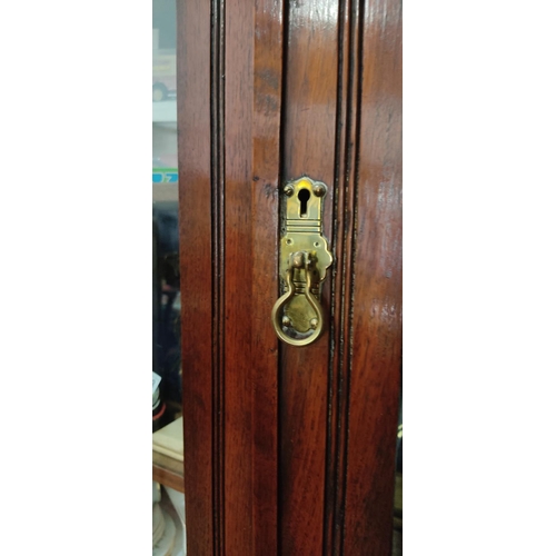 121 - A stunning antique mahogany two door bookcase with detailed brass brackets, 214cm x 105cm x 42cm.