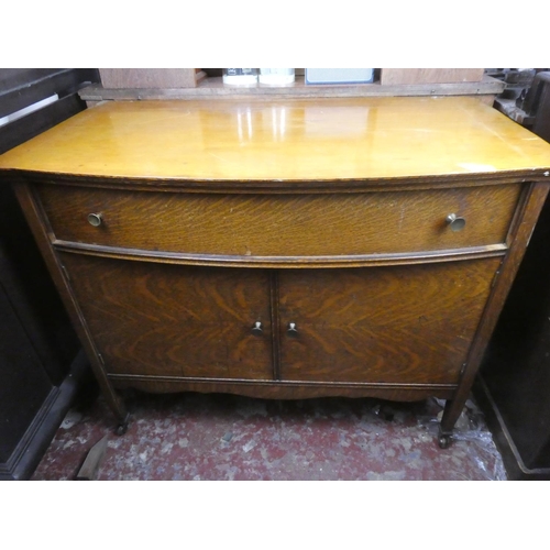 382 - A vintage oak sideboard with drawer, 94cm x 78cm x 49cm.