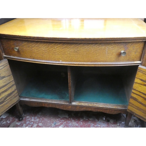 382 - A vintage oak sideboard with drawer, 94cm x 78cm x 49cm.