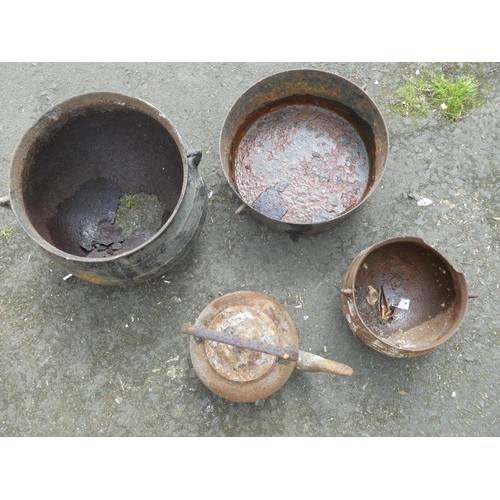 488 - Three antique three legged black pots and an antique kettle (a/f).