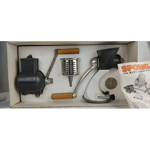 417 - A vintage boxed Spong 702 kitchen set - mincer, slicer and grater.