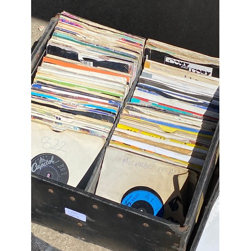 162 - A very large lot of vintage 45's records to include Unlimited, Yazz 'The Only Way is Up', Wet Wet We... 