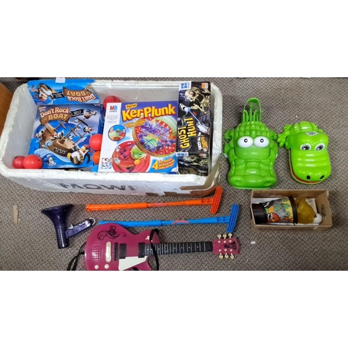 567 - Assorted toys and games, 