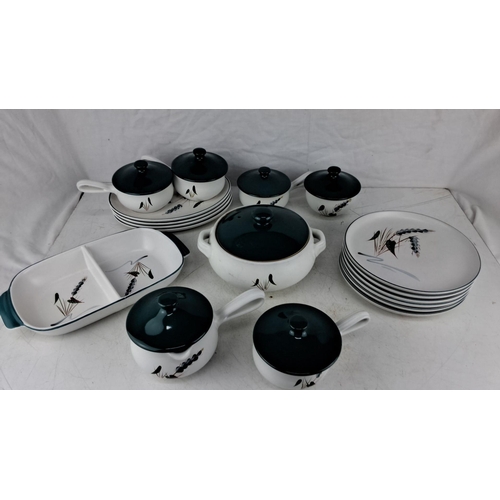 573 - Greenwheat oven-proof dinnerware set, comprising 15 pieces, designed by Albert Colledge. Made in Eng... 