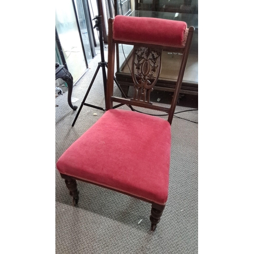 578 - Victorian mahogany side chair with carved backrest and red velvet upholstery. Turned front legs with... 