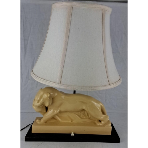 584 - Stunning antique Wedgewood tiger table lamp with a cream-colored glaze. It features a cloth lampshad... 