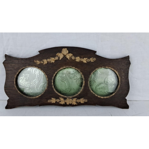 598 - Antique oak wood triptych frame with floral details in relief, featuring three circular green emboss... 