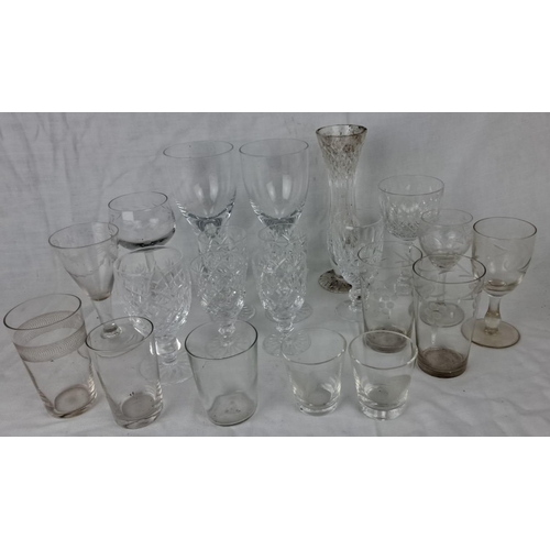 82 - Collection of twenty-one antique, Victorian, Georgian and vintage glassware items, including a mix o... 