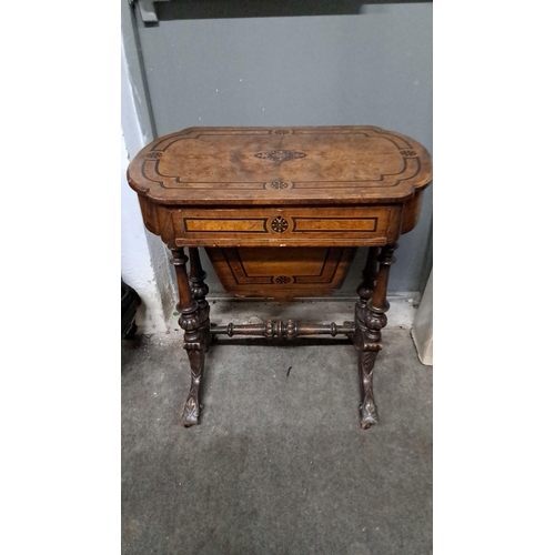 1216 - 19th-century Victorian sewing table, crafted in walnut with intricate marquetry inlay. Features orna... 