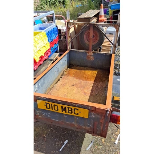 645 - Metal utility trailer with license plate 