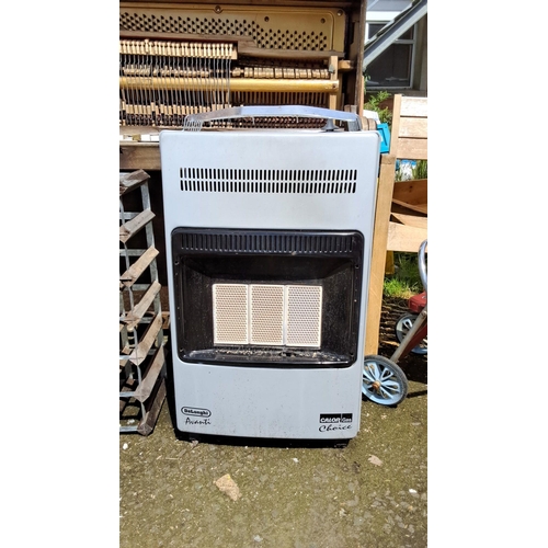 649 - DeLonghi Avanti portable gas heater, utilizing Calor Gas. Features front grill with ceramic heating ... 