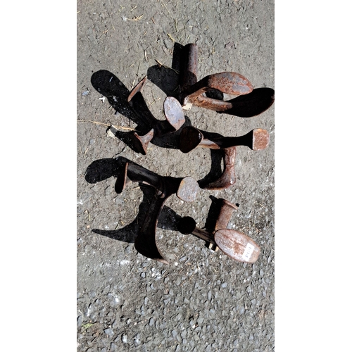 694 - Set of six vintage cast iron cobbler shoe lasts, showcasing robust construction.