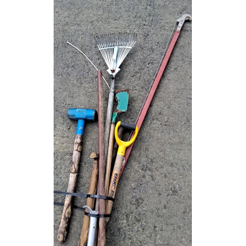 705 - Assorted garden and construction tools, including a rake, sledgehammer, pry bar, shovel, and post-ho... 