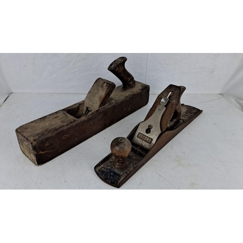 724 - Two vintage woodworking planes, to include a Record no6 and a Ibbotson.